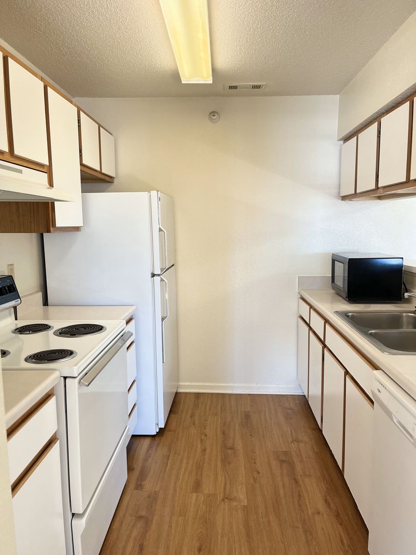 Lincoln Apartment: 3811 Baldwin Ave.