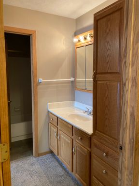 2nd Floor 1 Bedroom Apartment! – photo 1