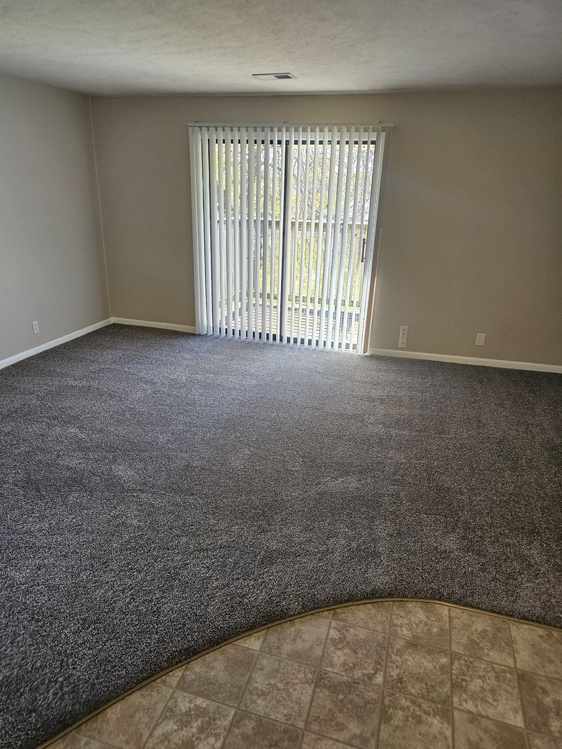 Bellevue Apartment: 910 Ginny Avenue