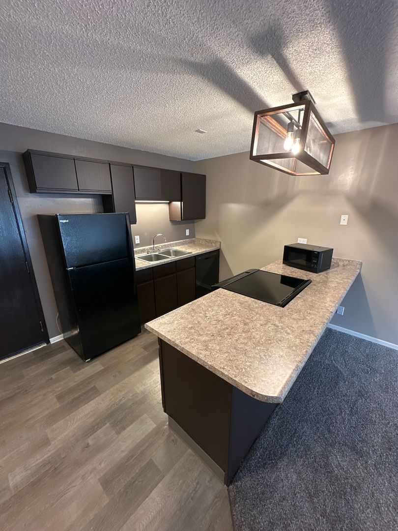 Lincoln Apartment: 120 College Park Circle