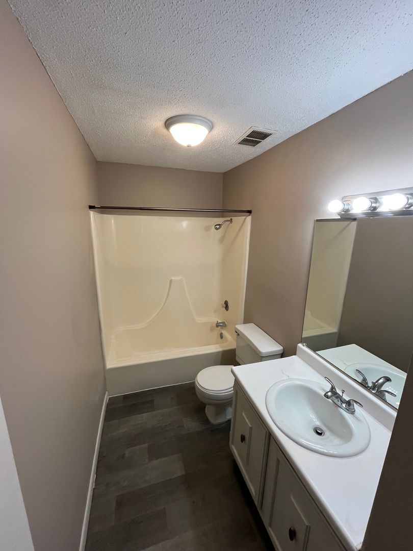 Omaha Apartment: 7525 Pierce Plaza