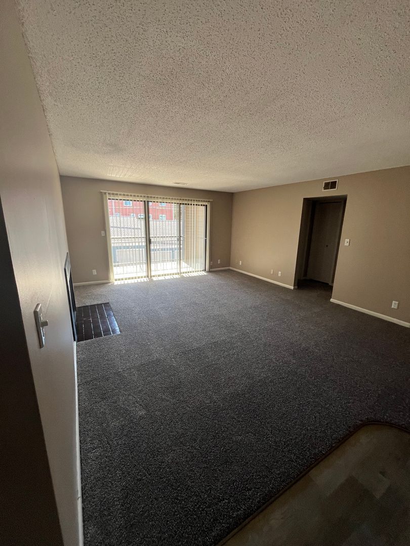 Omaha Apartment: 7525 Pierce Plaza