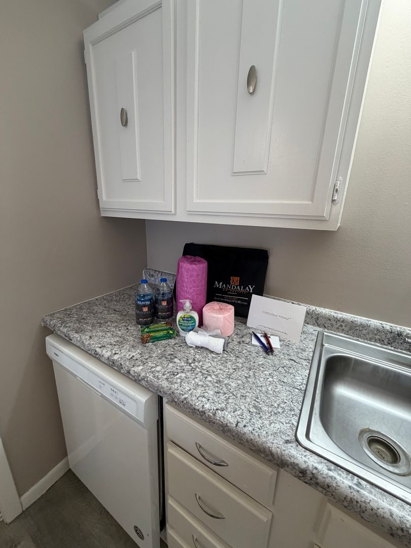 Omaha Apartment: 7525 Pierce Plaza
