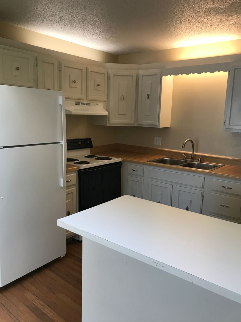 Omaha Apartment: 7525 Pierce Plaza