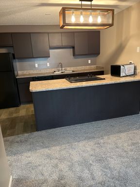 Charming 2 Bedroom/2 Bathroom with Large Kitchen! – photo 1