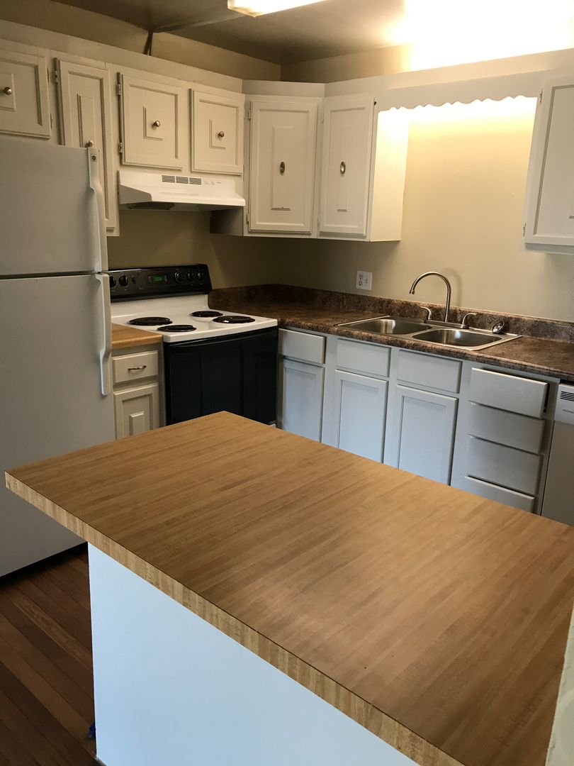 Omaha Apartment: 7525 Pierce Plaza