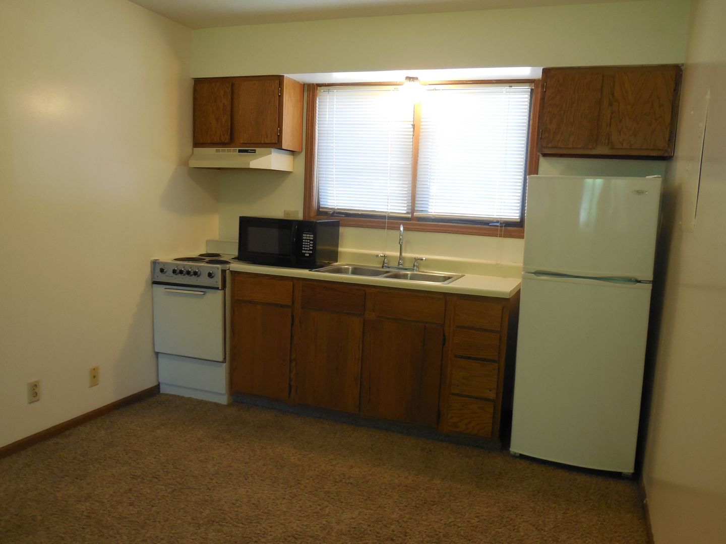 Lincoln Apartment: 120 College Park Circle