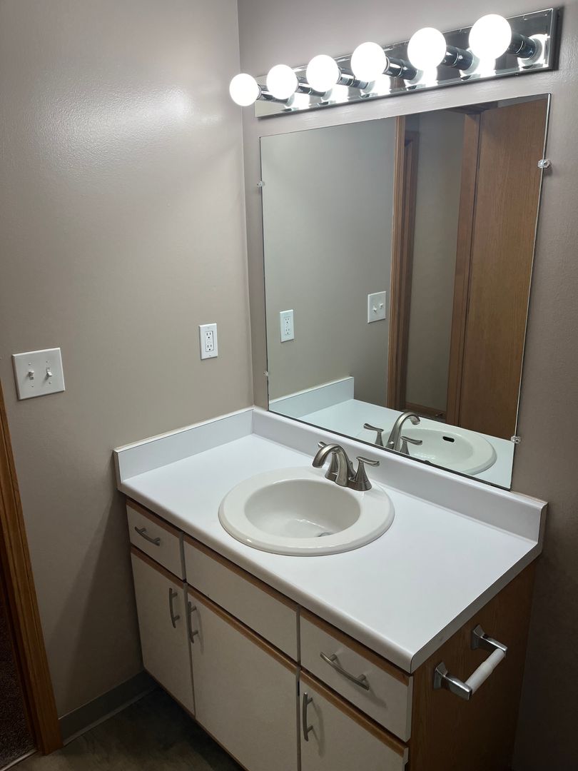 Lincoln Apartment: 4231 North 7th Street