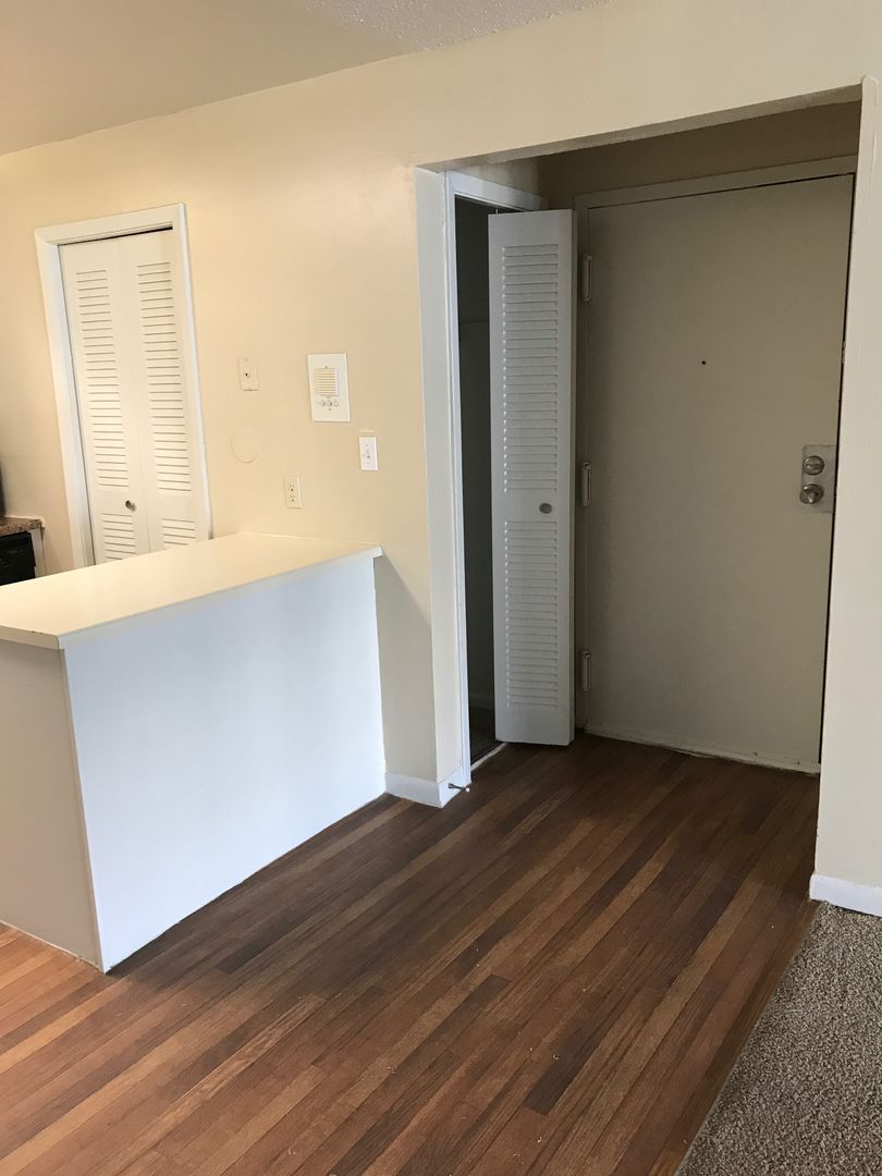 Omaha Apartment: 7525 Pierce Plaza