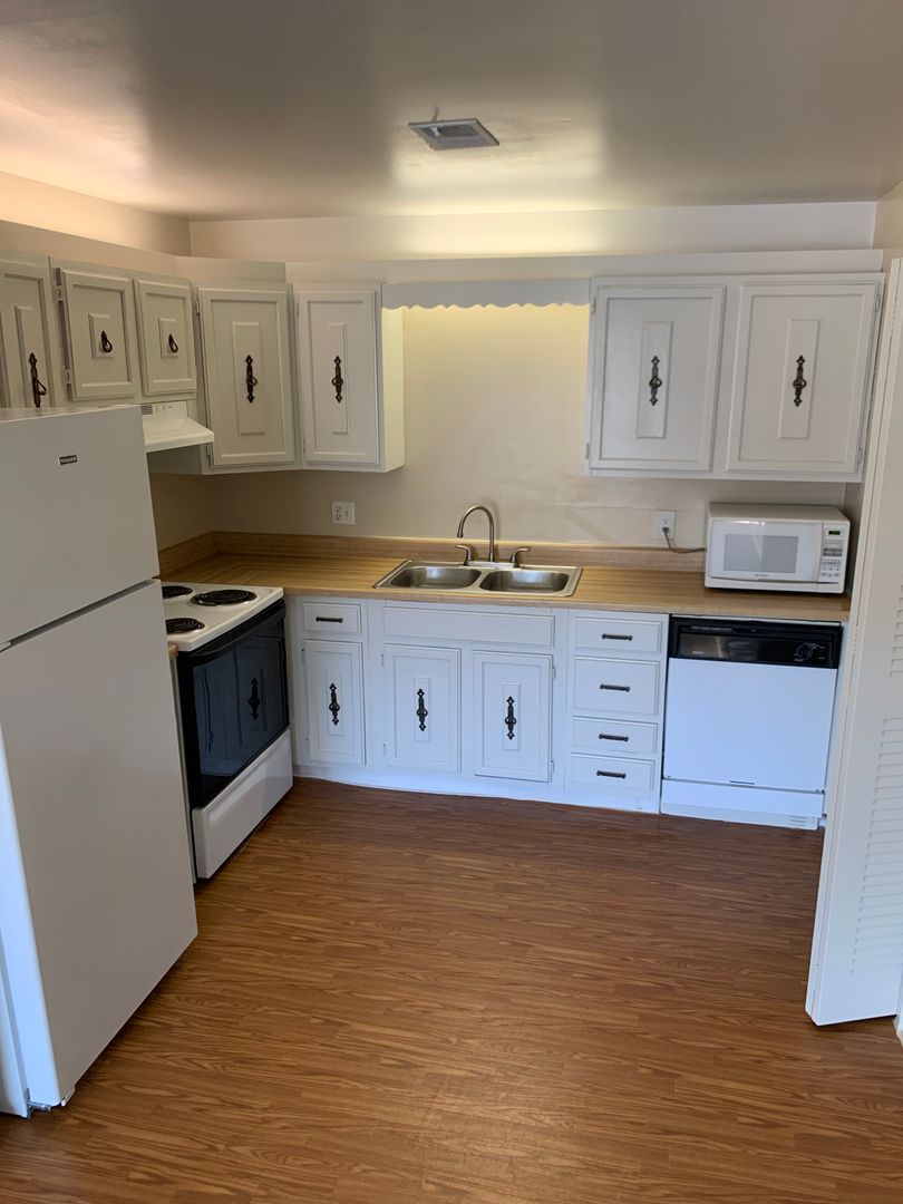 Omaha Apartment: 7525 Pierce Plaza