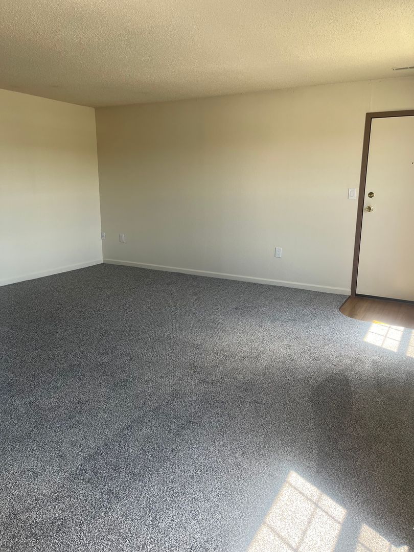 Lincoln Apartment: 3811 Baldwin Ave.