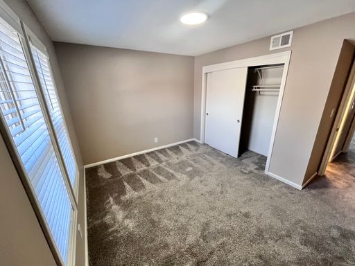 Your Ideal 2 Bed, 1 Bath Apartment is Right Here! – photo 1