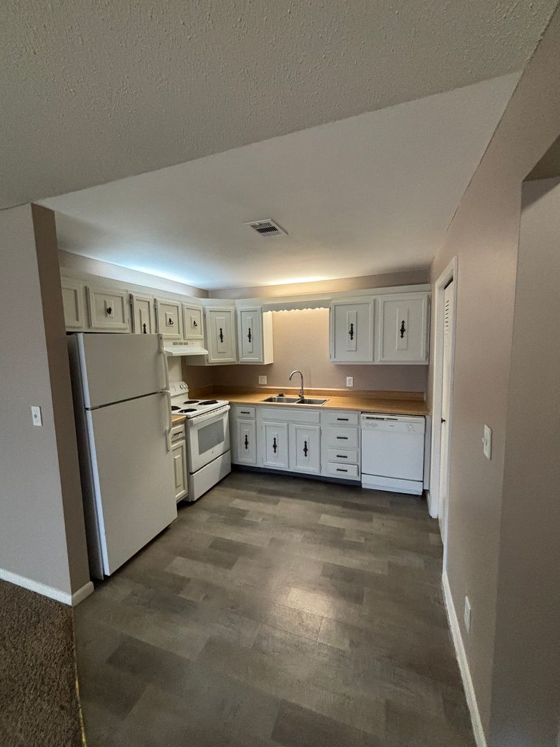 Omaha Apartment: 7525 Pierce Plaza