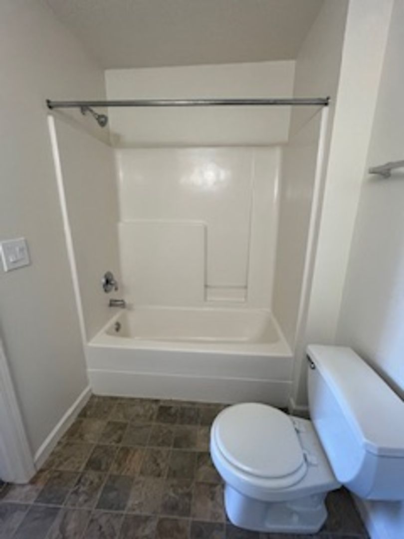 Lincoln Apartment: 3811 Baldwin Ave.