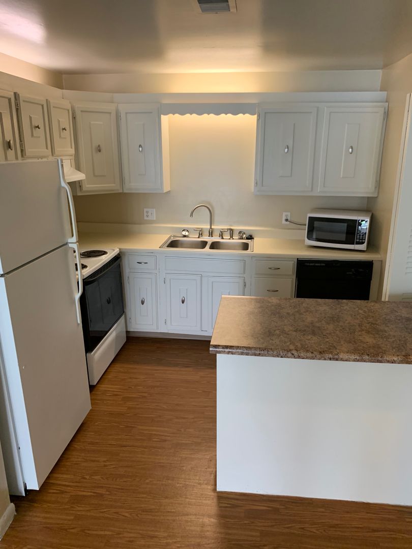 Omaha Apartment: 7525 Pierce Plaza