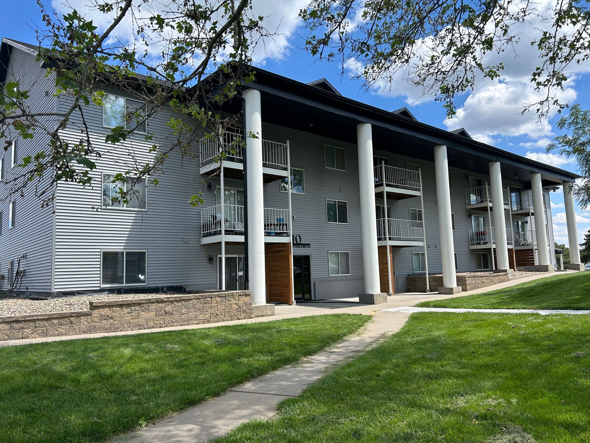 Lincoln Apartment: 120 College Park Circle