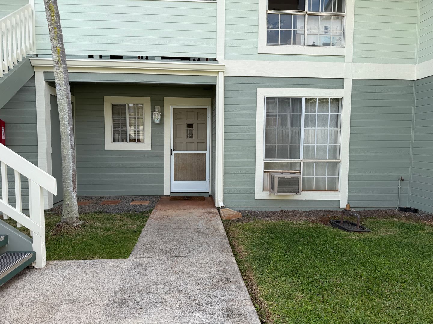 Waipahu Townhome: 94-1471 Waipio Uka St., #J104