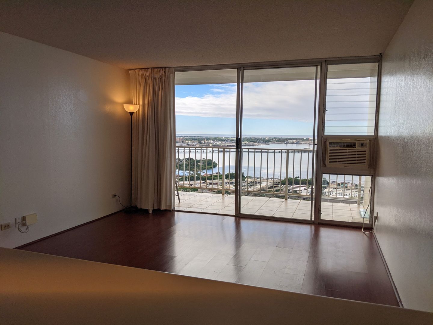 Aiea Condo: 98-099 Uao Pl. #3206
