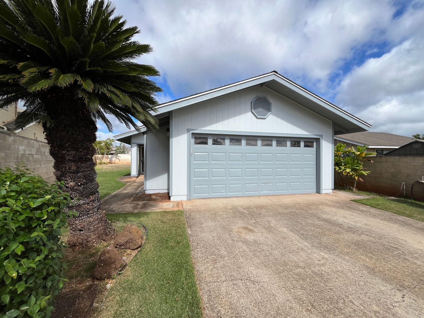 Mililani House: 94-1106 Apuki St.