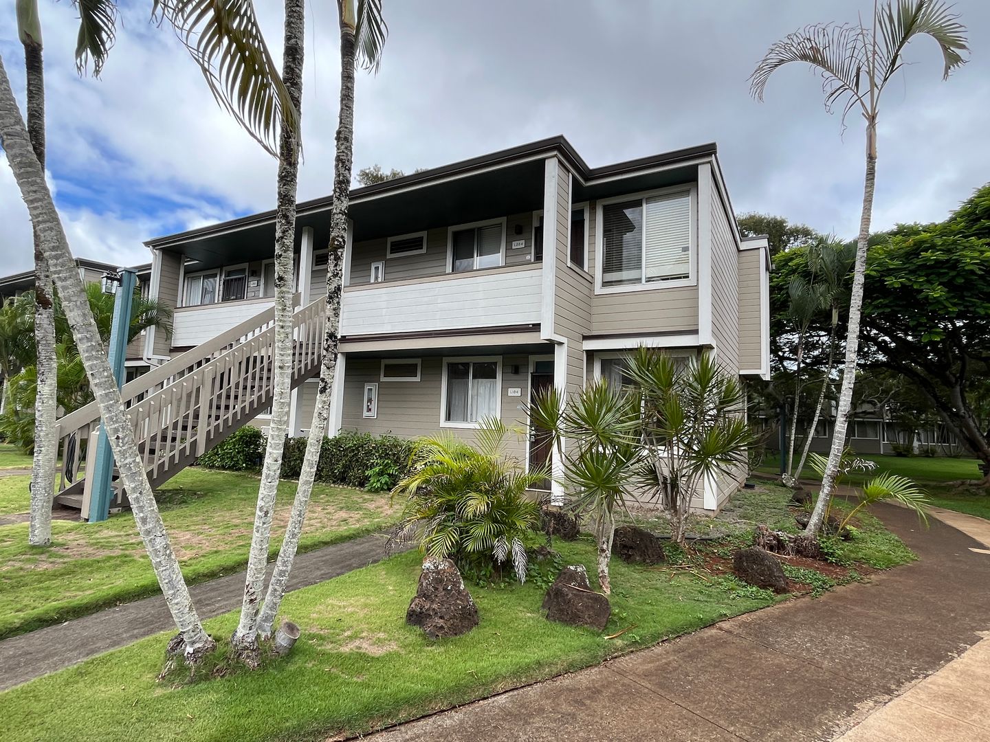 Mililani Townhome: 95-749 Hokuwelowelo Pl. #L104