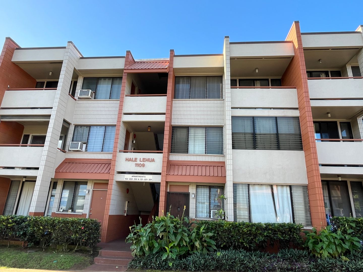 Pearl City Condo: 1109 Acacia Rd. #321