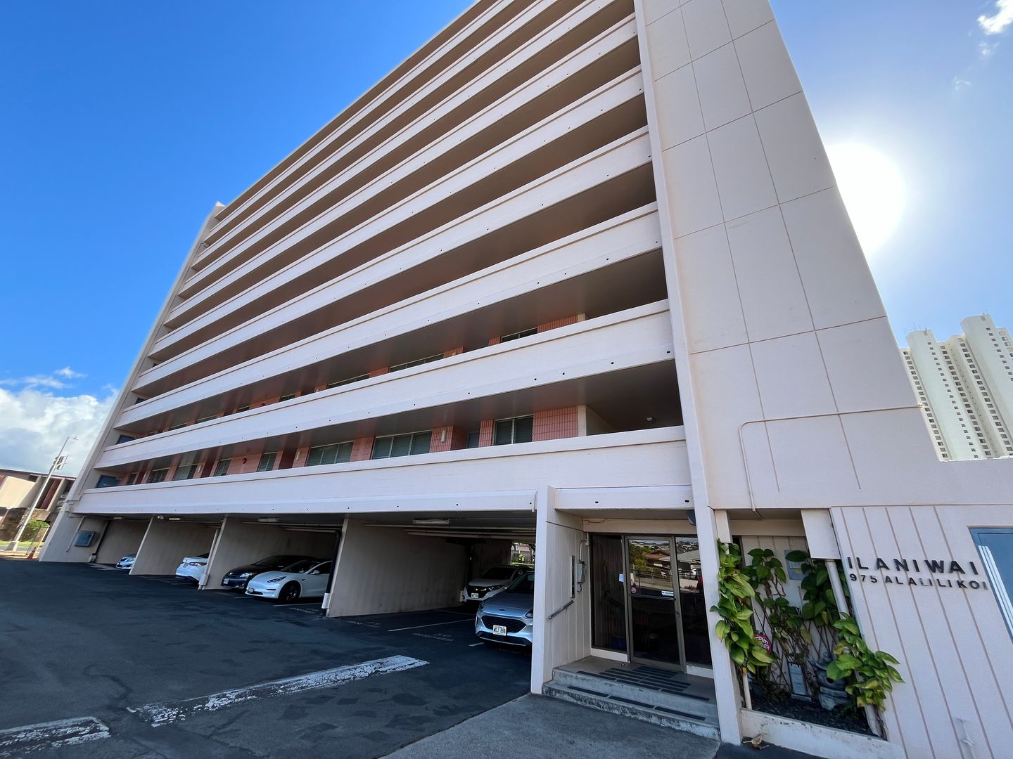 Honolulu Condo: 975 Ala Lilikoi St. #304