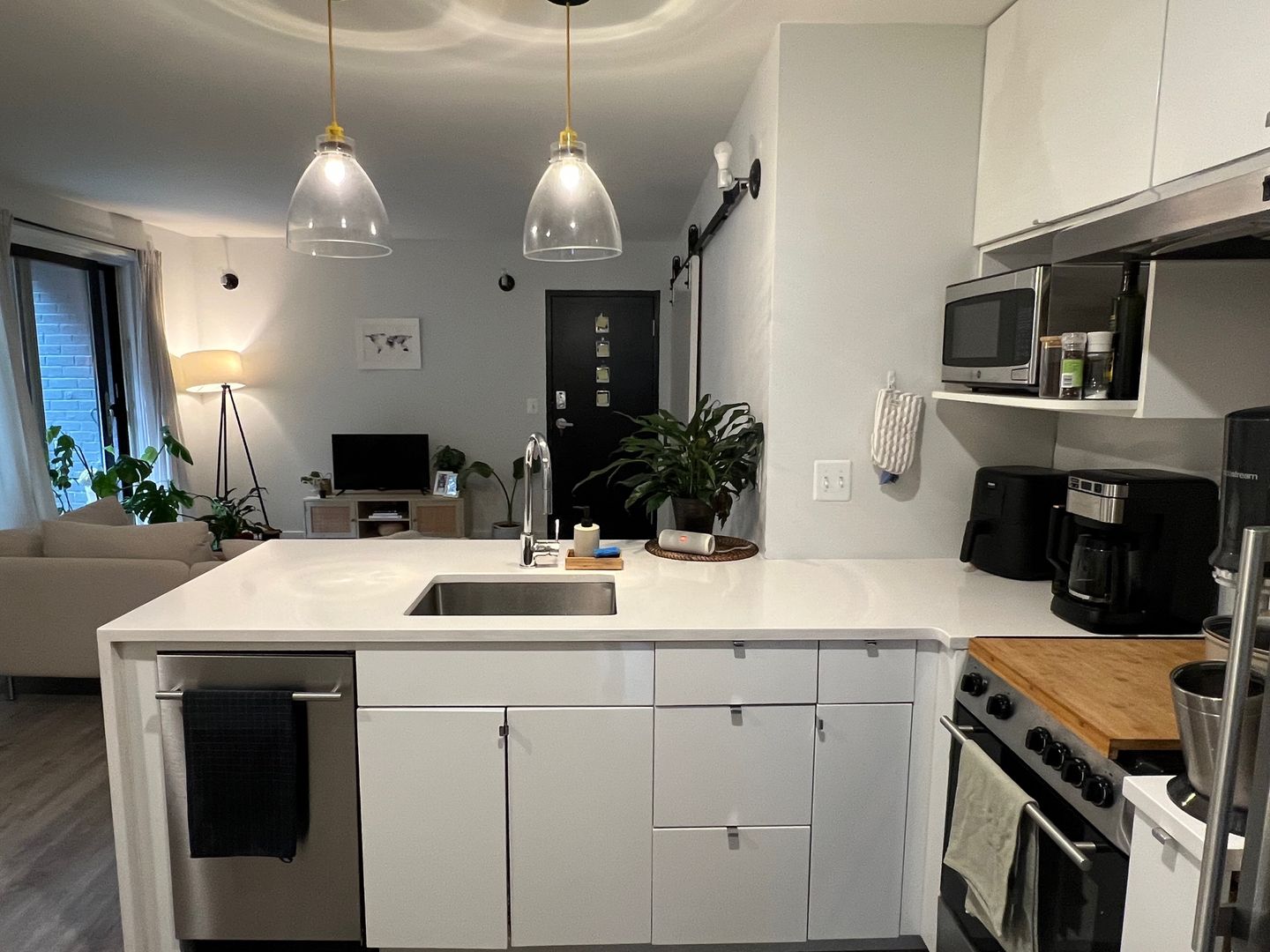 Washington Apartment: 1881 3rd St NW