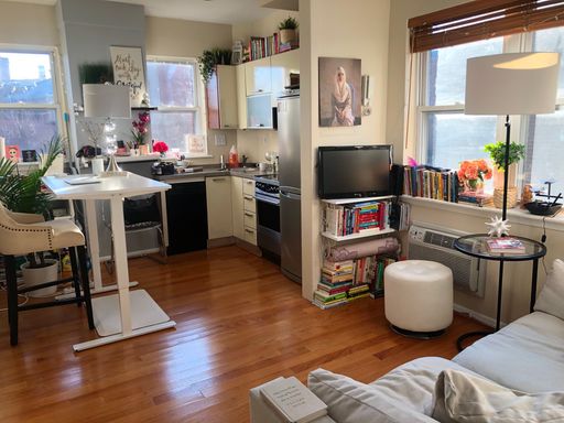 1BR Gem in the Heart of Logan Circle and 14th St! – photo 1