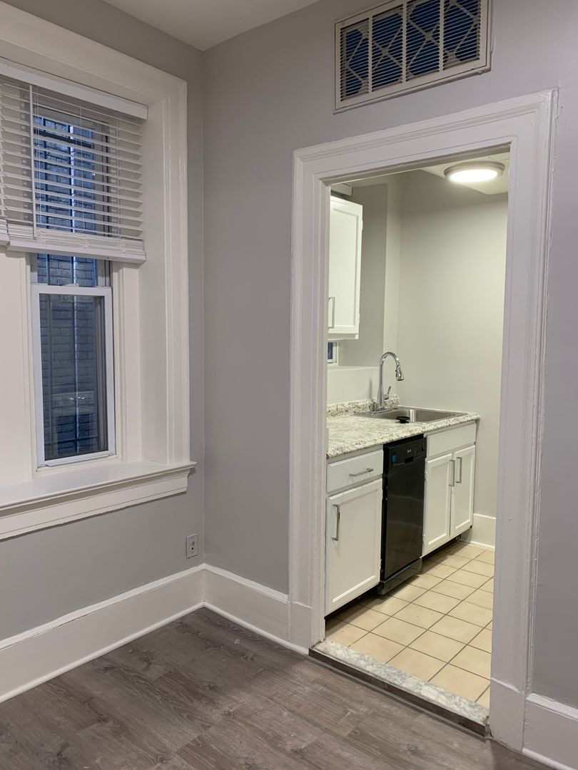 Washington Apartment: 1409 15th ST NW