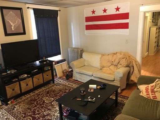 Sunny, spacious Dupont 2 Bedroom with porch! – photo 1