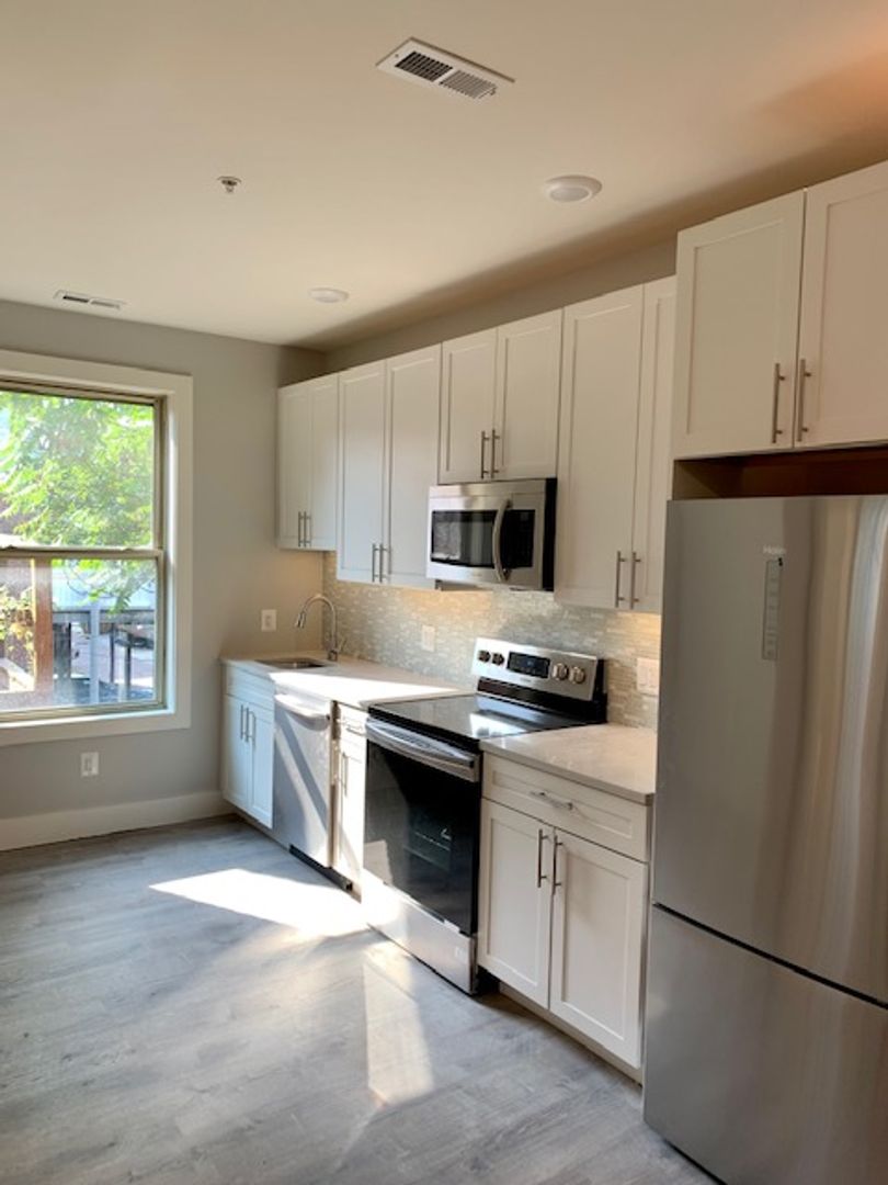 Washington Apartment: 1924 17th St NW