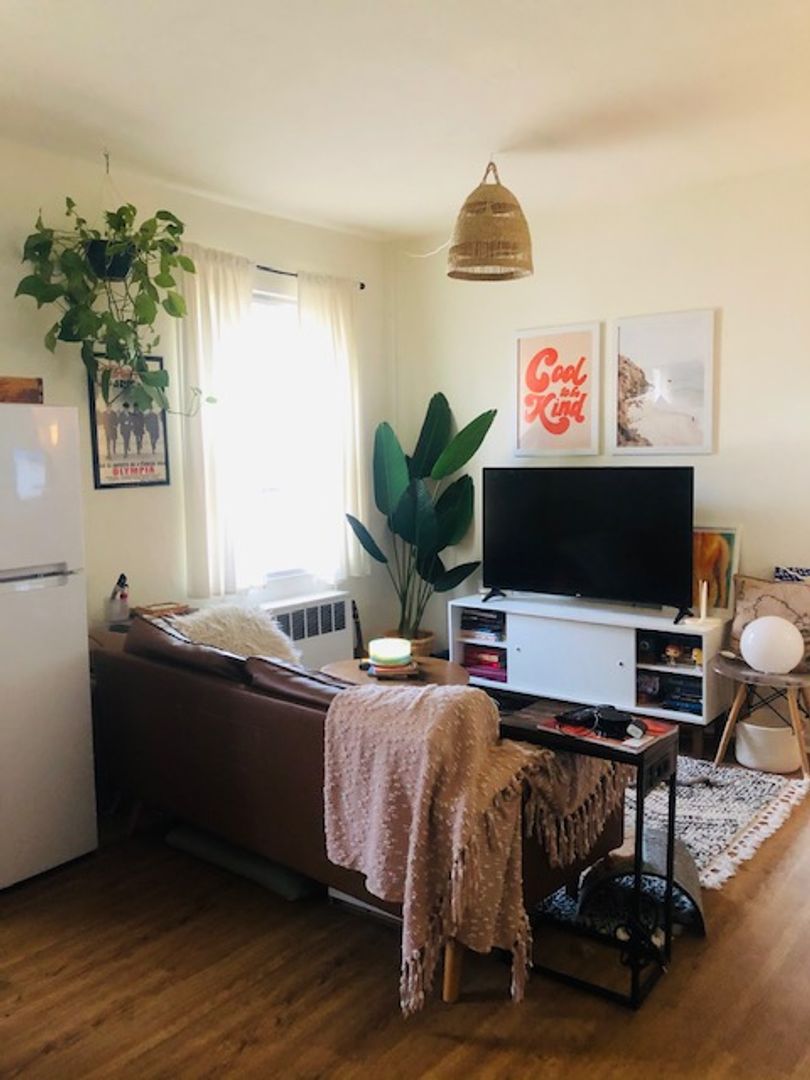 Philadelphia Apartment: Liberties West Condominiums