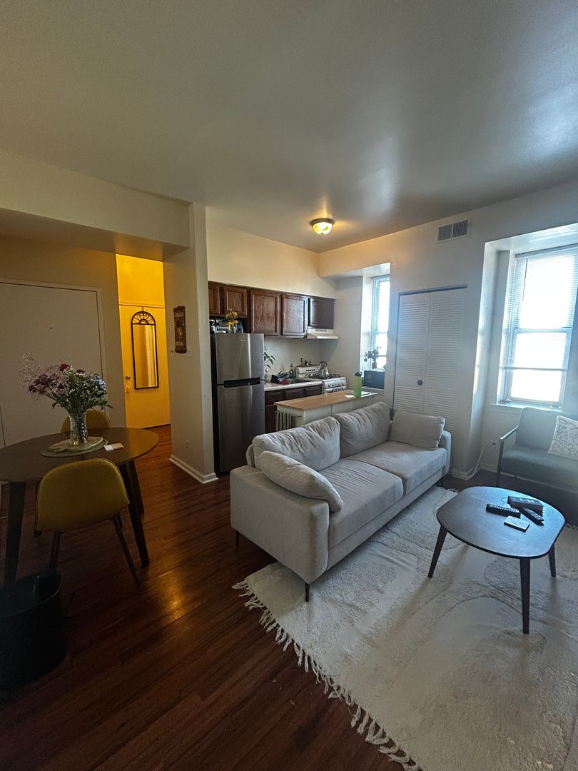 Philadelphia Apartment: 800 S 49th Street