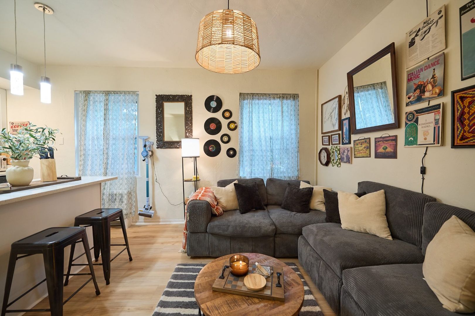 Philadelphia Apartment: Liberties West Condominiums
