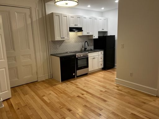 Studio Apartment – 1711 Spruce Street, 2M, Philadelphia, PA 19103