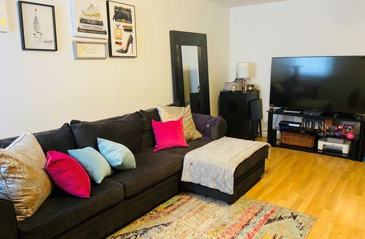 Modern 1 Bedroom with HUGE closets – photo 1