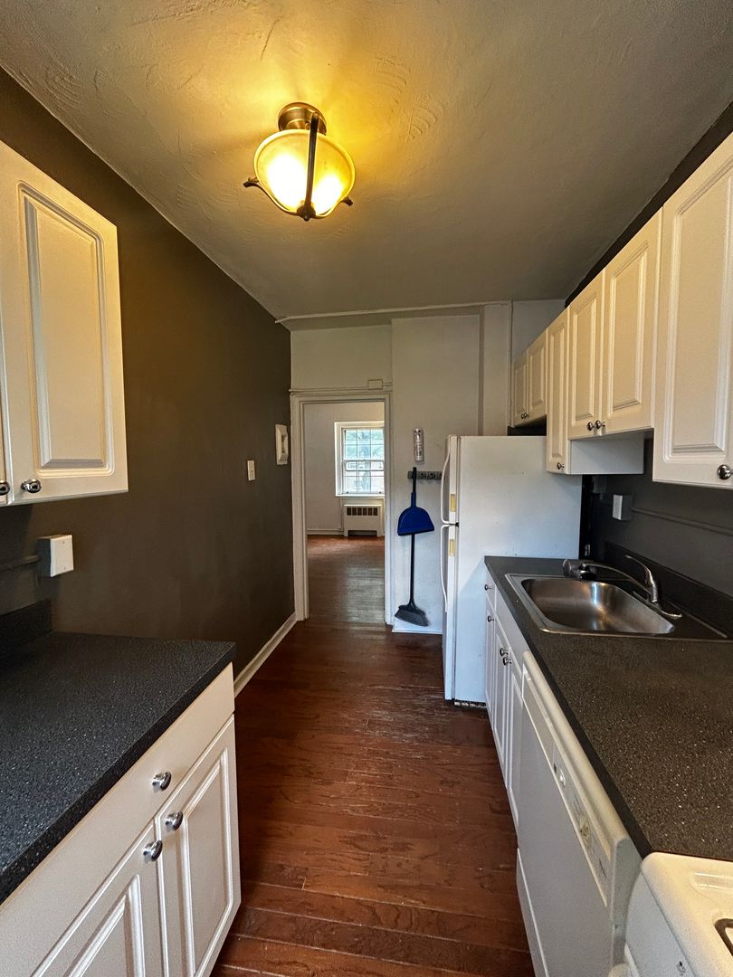 Philadelphia Apartment: Liberties West Condominiums