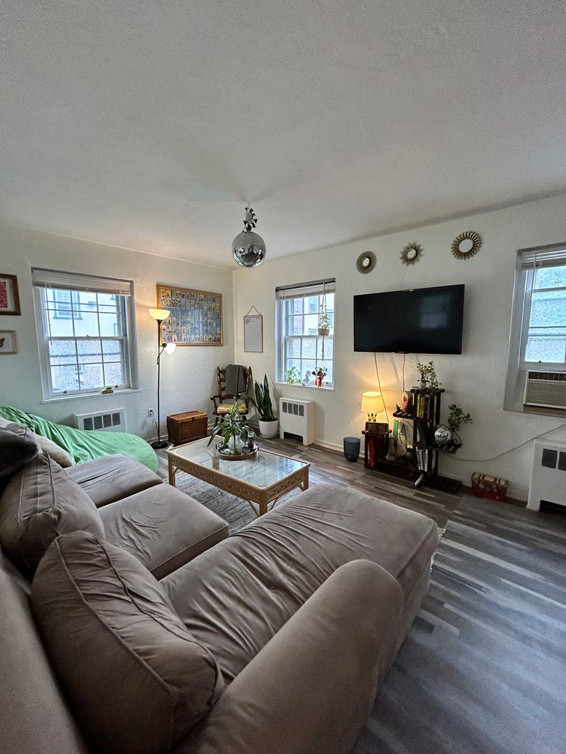 Philadelphia Apartment: Liberties West Condominiums