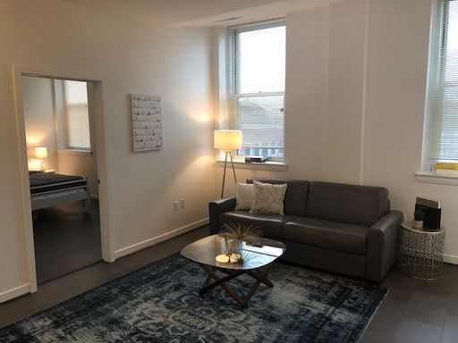 Fully Furnished 2 bedroom with Center City Skyline Views – photo 1