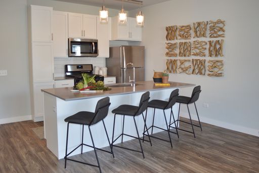 Lovely Two Bedroom Apartment....Waiting for you to make it Home! – photo 1