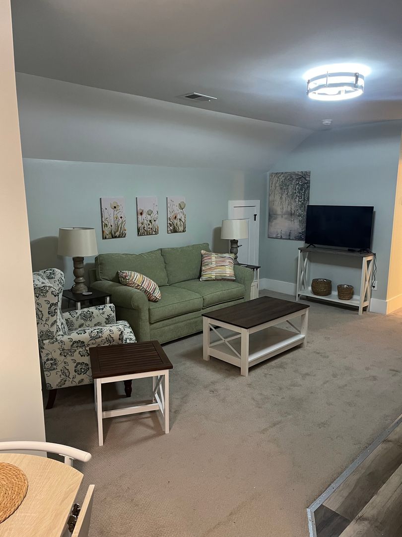 Leland House: 9249 Crossbill Dr