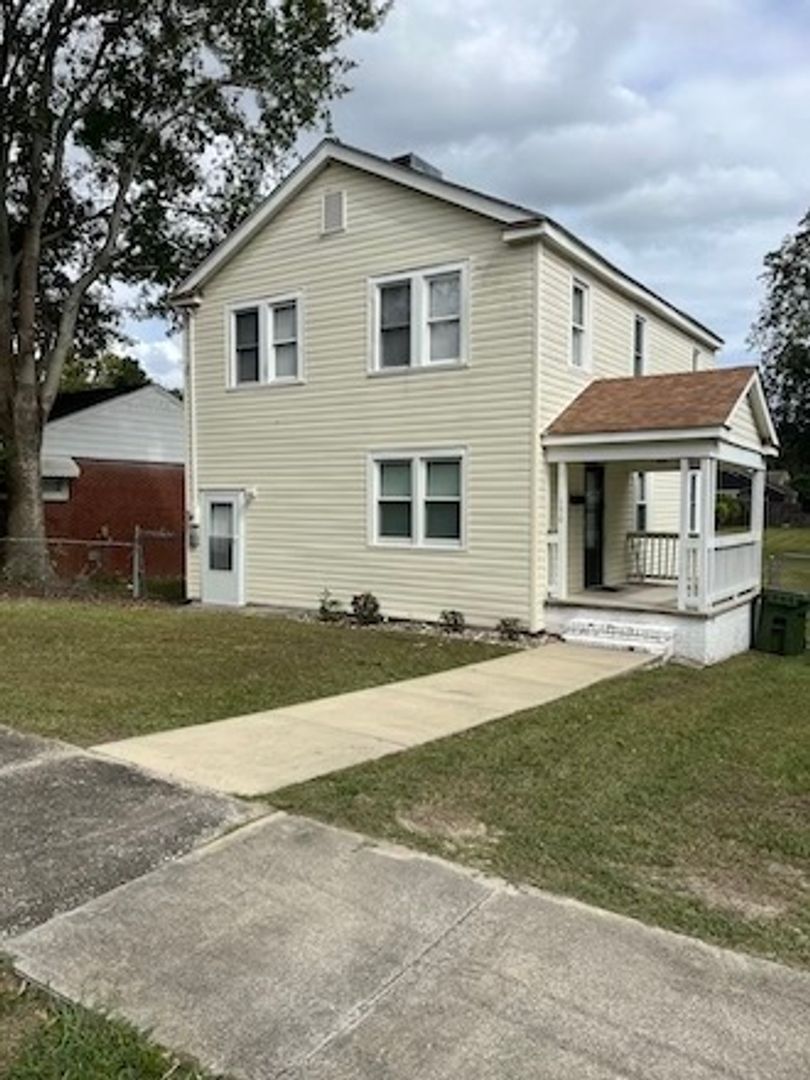 Wilmington House: 130 Kenwood Dr