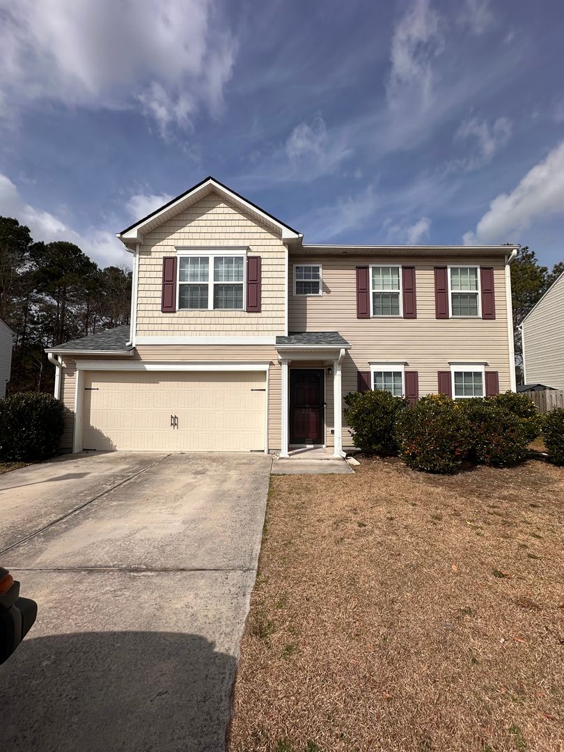 Holly Ridge House: 227 Chalet Rd