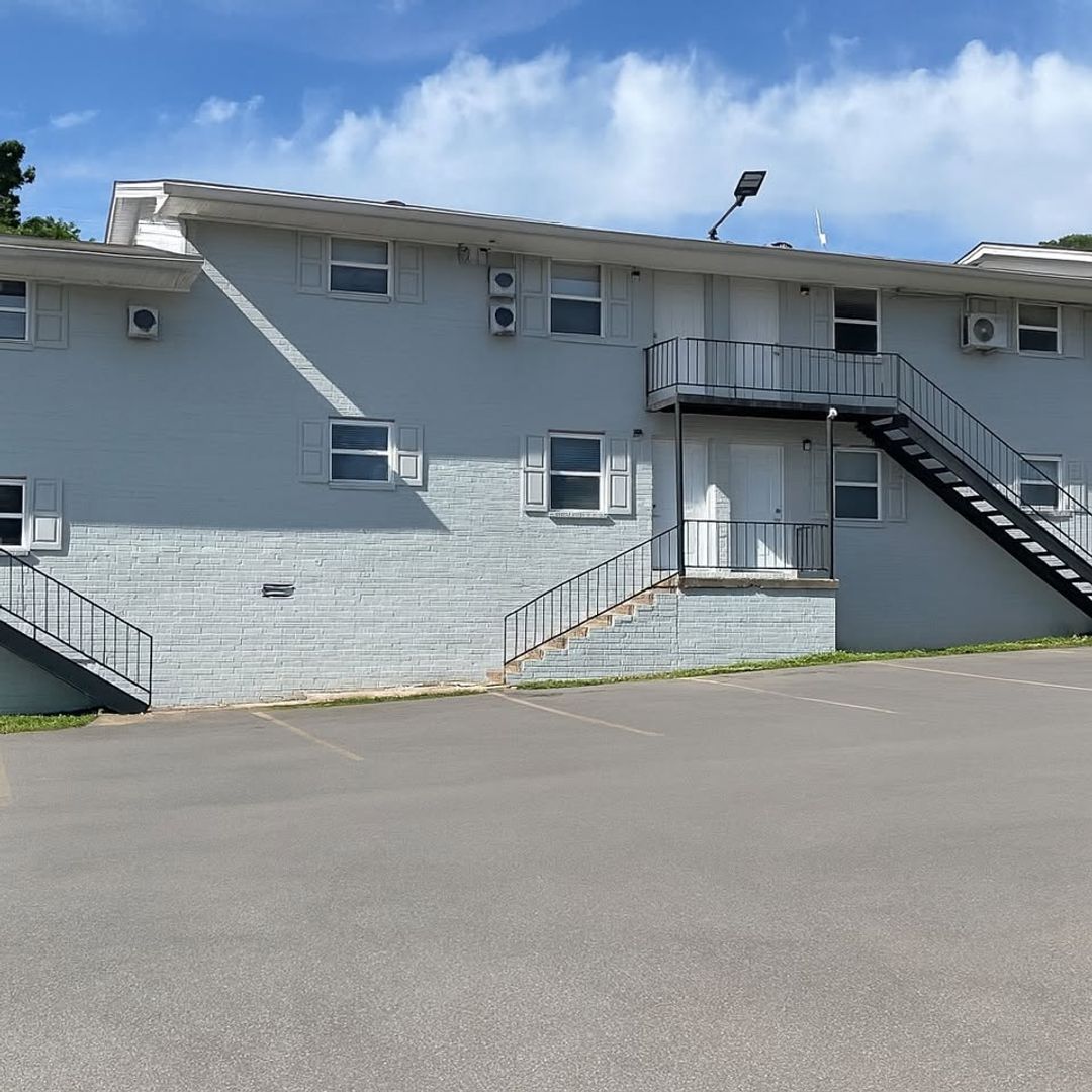North Little Rock Apartment: 4416/4418 Lynn Lane