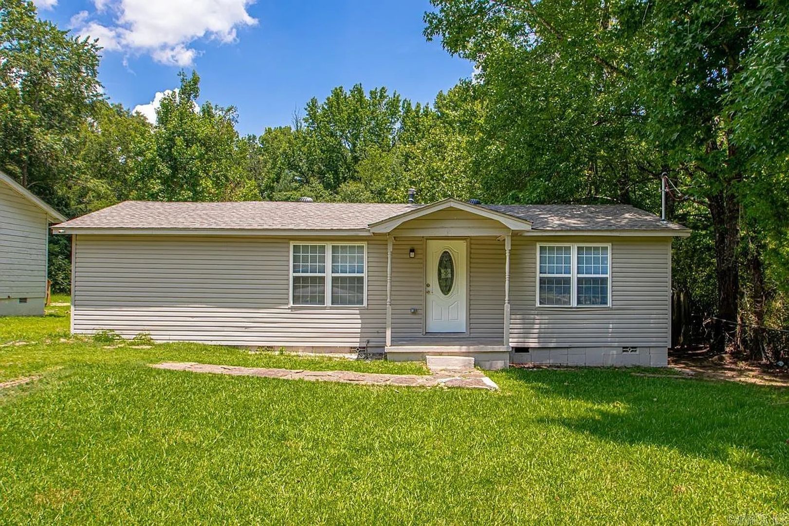 Jacksonville House: 309 E. Valentine Road