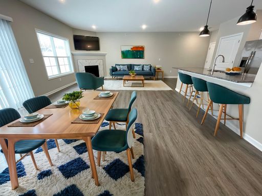 HUGE 2-Bed, 2-Bath Apt w/ Fireplace on 1st Floor!