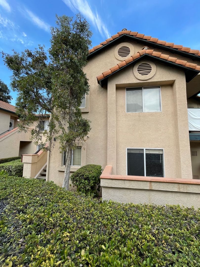 San Diego House: 11349 Avenida De Los Lobos #E