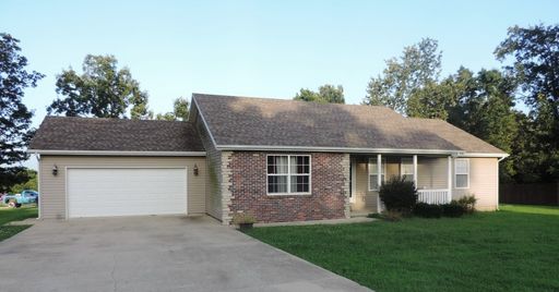 Lovely 3 Bedroom, 2 Bathroom Home! – photo 1