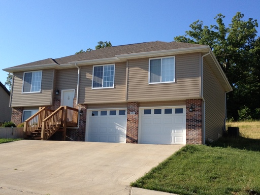 Spacious 4 Bedroom Home, Minutes From Fort Leonard Wood Front Gate! – photo 1