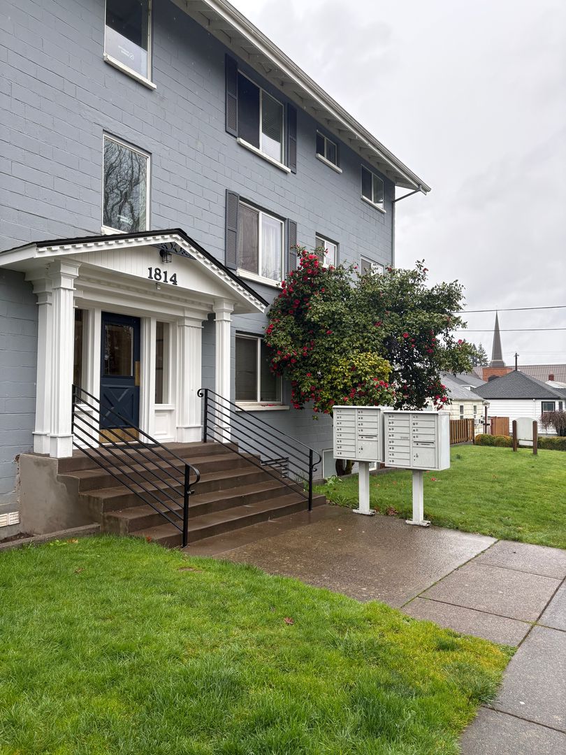 Forest Grove Apartment: 1814 Cedar Street
